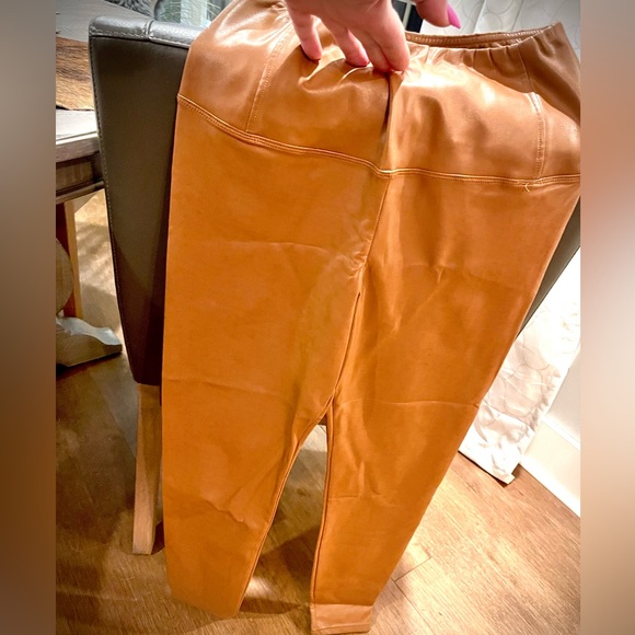Aritzia Wilfred Free Daria ankle length vegan leather pants size small. Rich tan - Picture 3 of 8